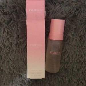 Kylie Skin Foaming Face Wash